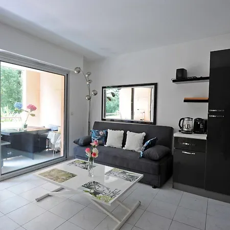 Bright & Cool Nest With A Beautiful Terrace Villeneuve-Loubet