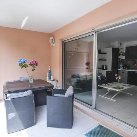 Apartment Bright & Cool Nest With A Beautiful Terrace